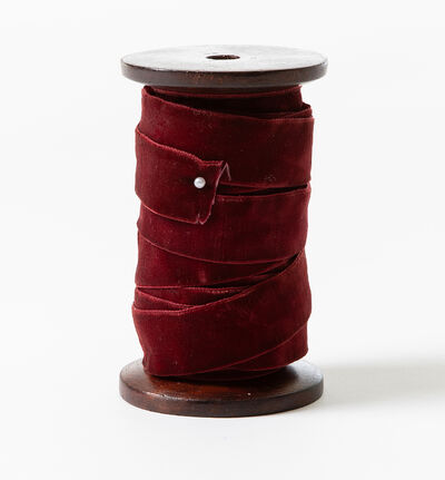 Dekorbånd mørk rød fløyel 25 mm Dekorbånd mørk rød fløyel 25 mm